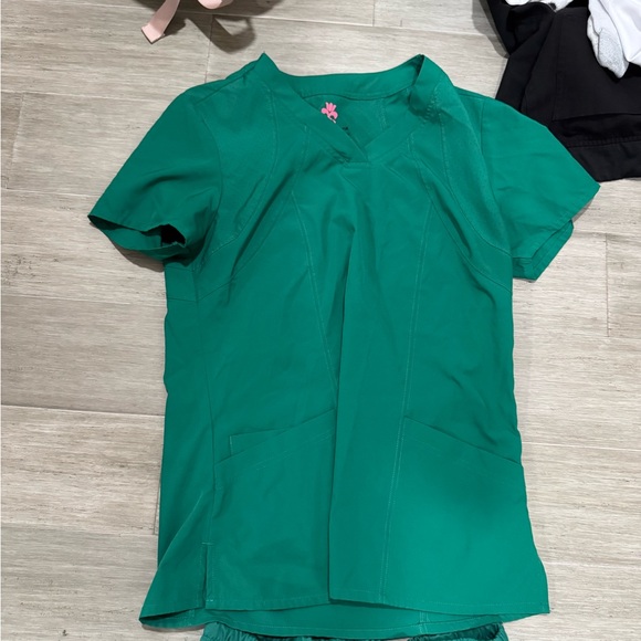 Green scrub set - Picture 4 of 7